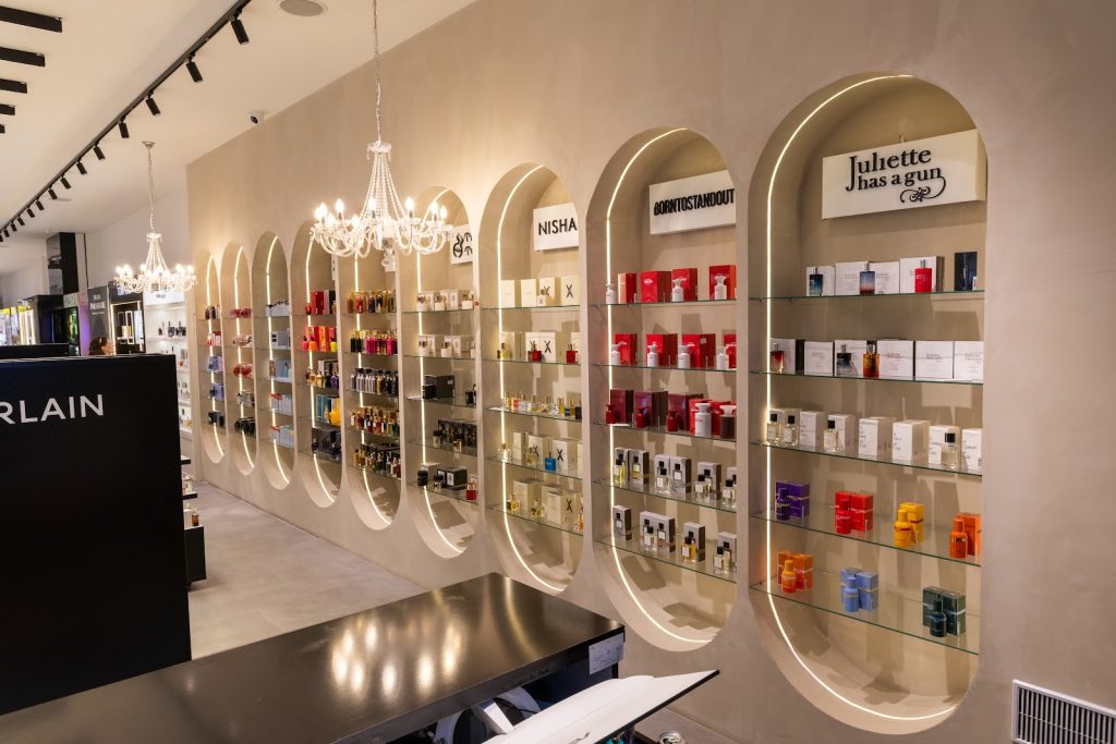 Brenda dyqanit EBC Cosmetics Albi Mall – muri me parfume niche