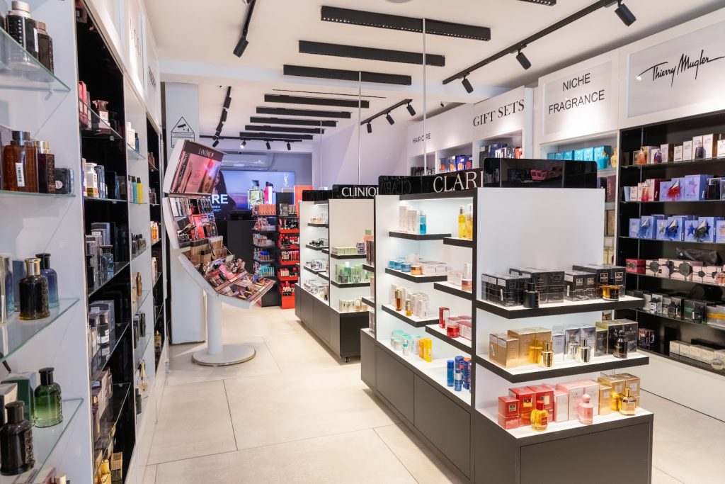 Brenda dyqanit EBC Cosmetics Sheshi Nëna Terezë – parfume niche dhe set dhuratë