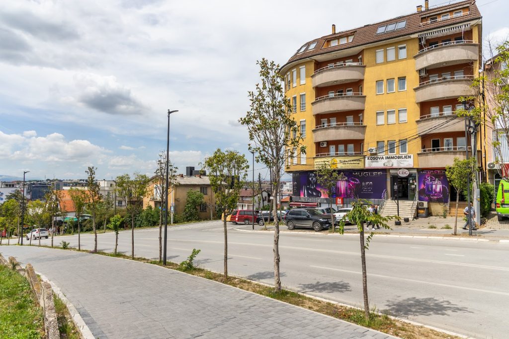 Pamje e jashtme e dyqanit EBC Cosmetics Super Store, Prishtinë