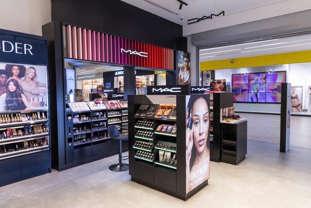 Brenda dyqanit EBC Cosmetics Albi Mall – stendi MAC