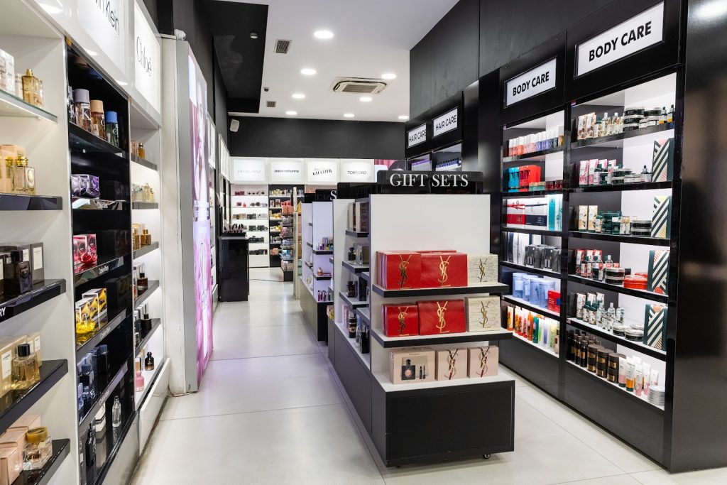 Brenda dyqanit EBC Cosmetics Royal Mall – kujdesi për trupin dhe setet dhuratë