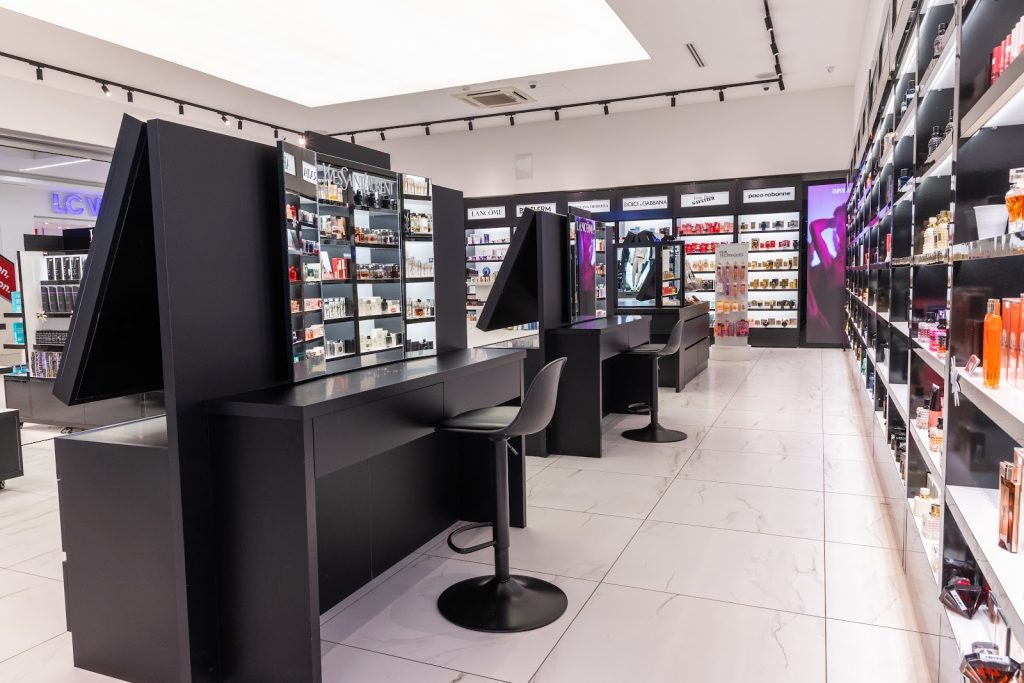 Brenda dyqanit EBC Cosmetics Galeria Shopping Mall – stendet me make-up