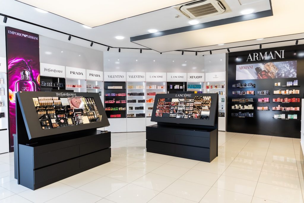 Brenda dyqanit EBC Cosmetics The Village – stendet me make-up