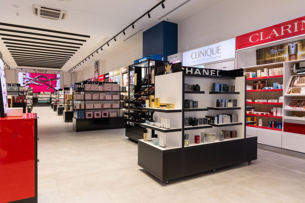 Brenda dyqanit EBC Cosmetics Albi Mall – stendi Chanel dhe Clinique
