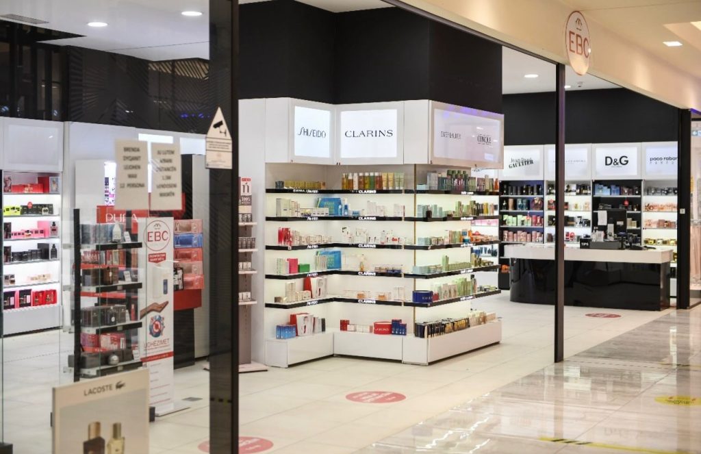 Pamje nga hyrja brenda dyqanit EBC Cosmetics Royal Mall