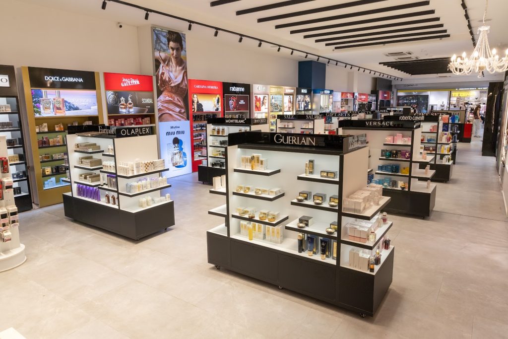 Brenda dyqanit EBC Cosmetics Albi Mall – stendi Guerlain