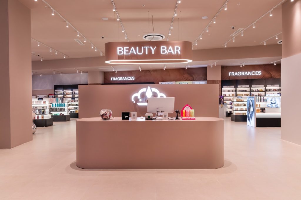 Brenda dyqanit EBC Cosmetics Prishtina Mall – Beauty Bar