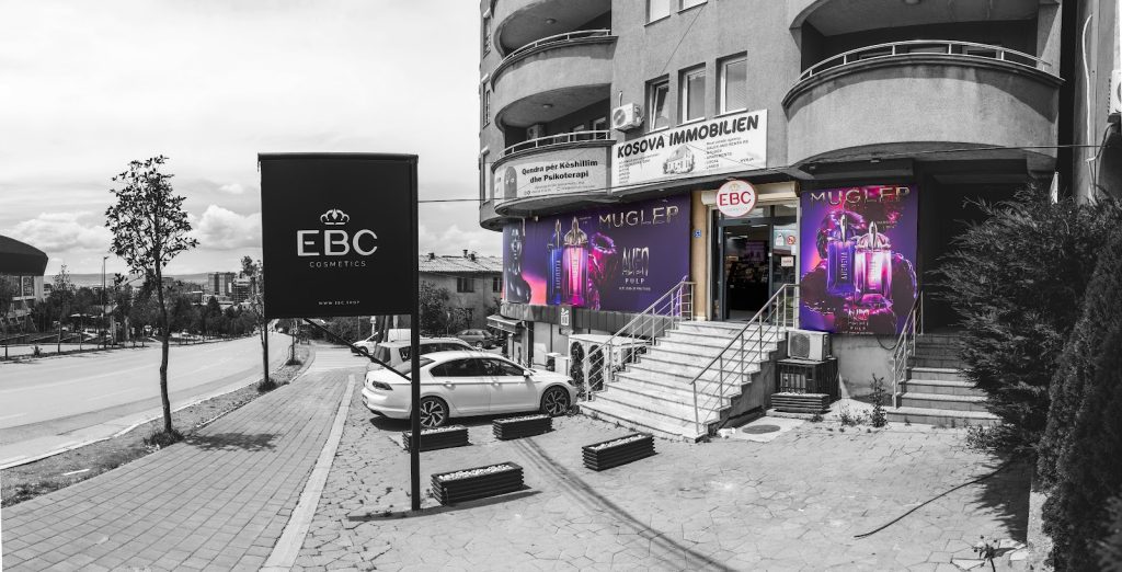 Hyrja me tabelën EBC (bardhë e zi) e dyqanit Super Store