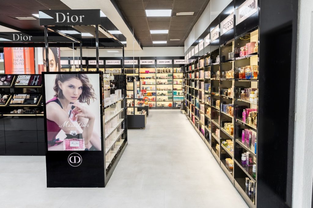 Brenda dyqanit EBC Cosmetics Super Store – stendi Dior