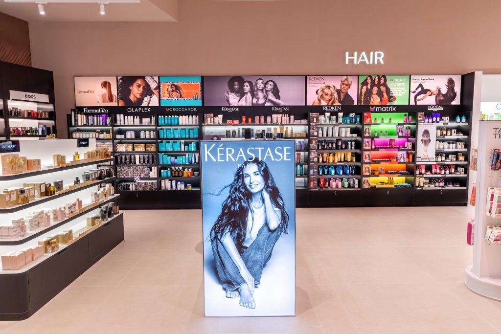 Brenda dyqanit EBC Cosmetics Prishtina Mall – kujdesi për flokët Kérastase