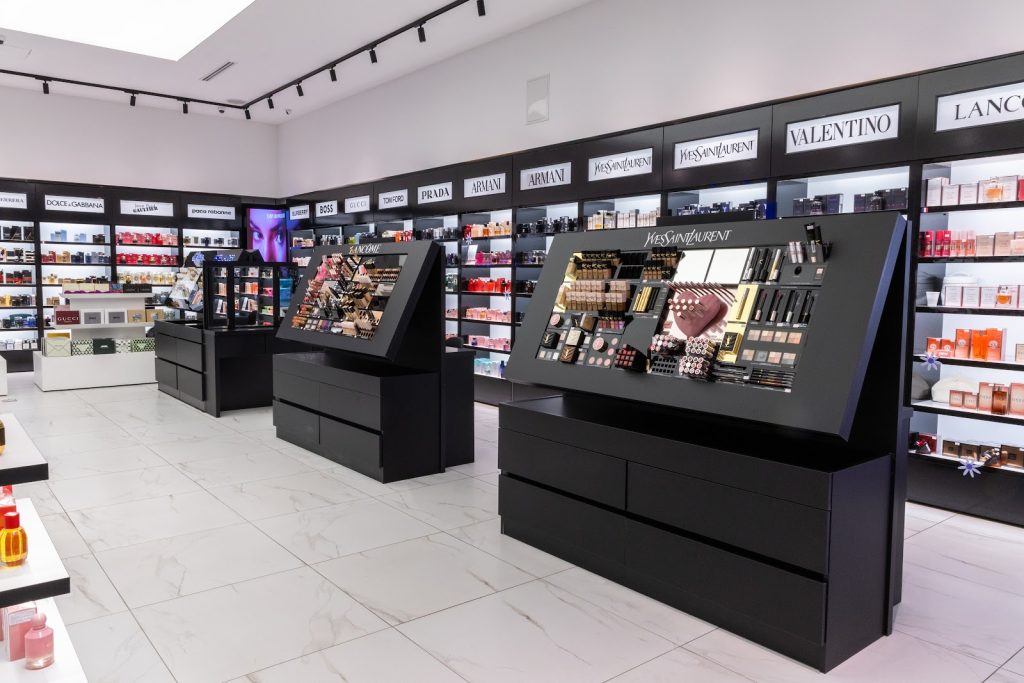 Brenda dyqanit EBC Cosmetics Galeria Shopping Mall – stendi Yves Saint Laurent