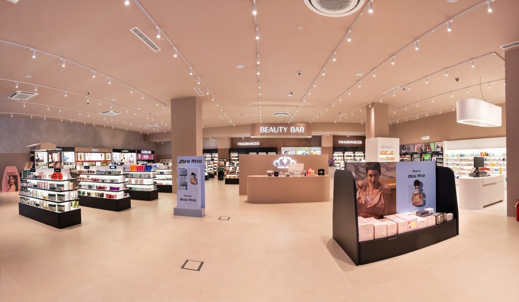 Pamje e përgjithshme brenda dyqanit EBC Cosmetics Prishtina Mall