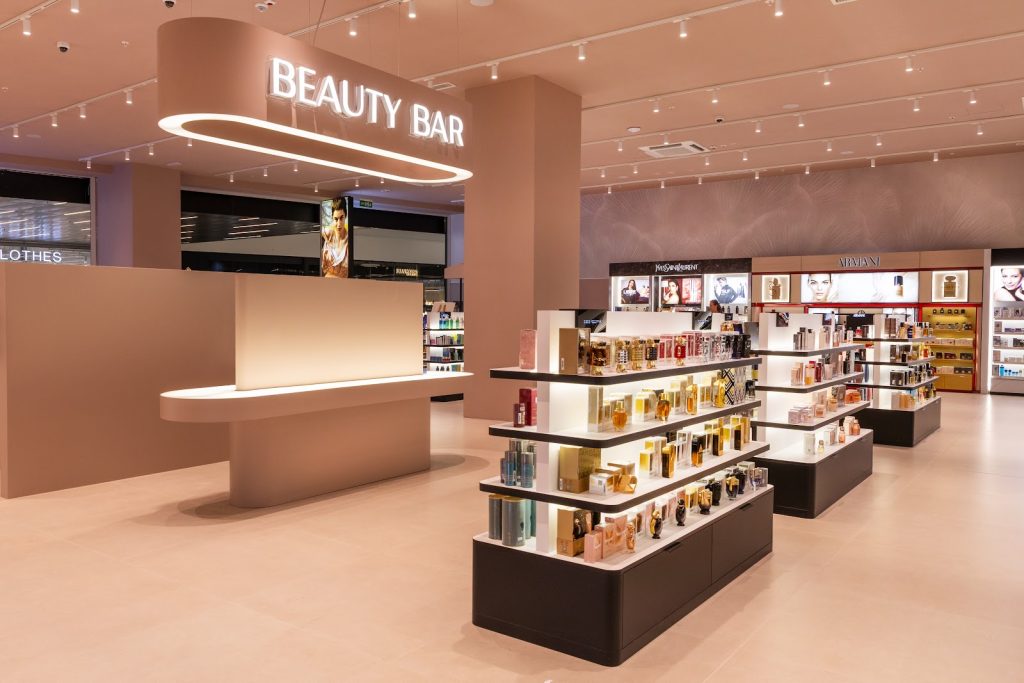 Brenda dyqanit EBC Cosmetics Prishtina Mall – zona Beauty Bar