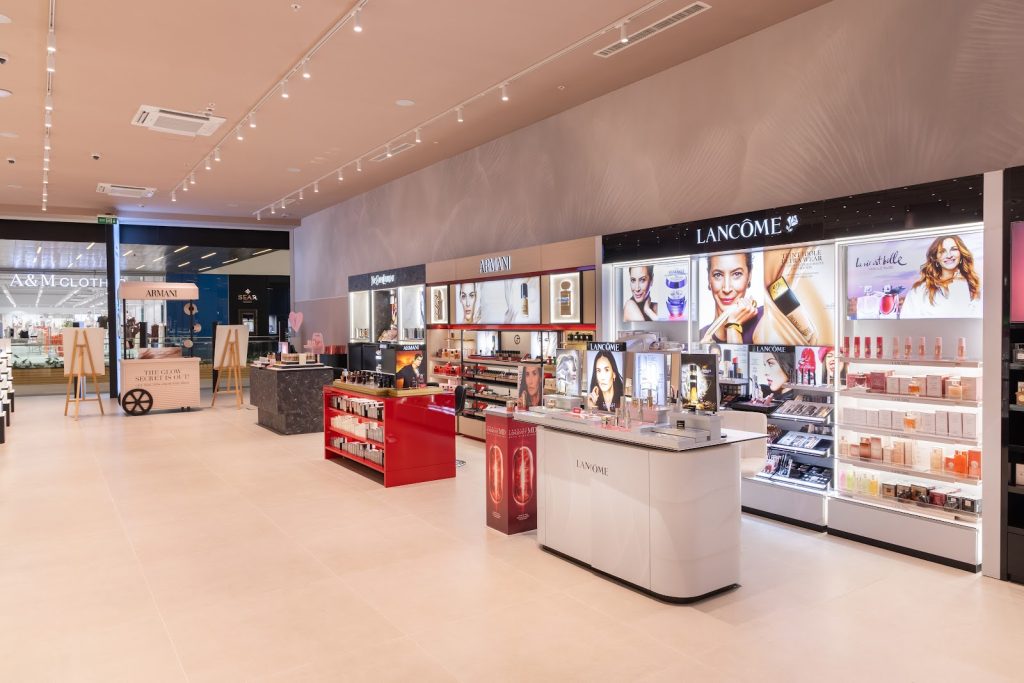 Brenda dyqanit EBC Cosmetics Prishtina Mall – zona Lancôme