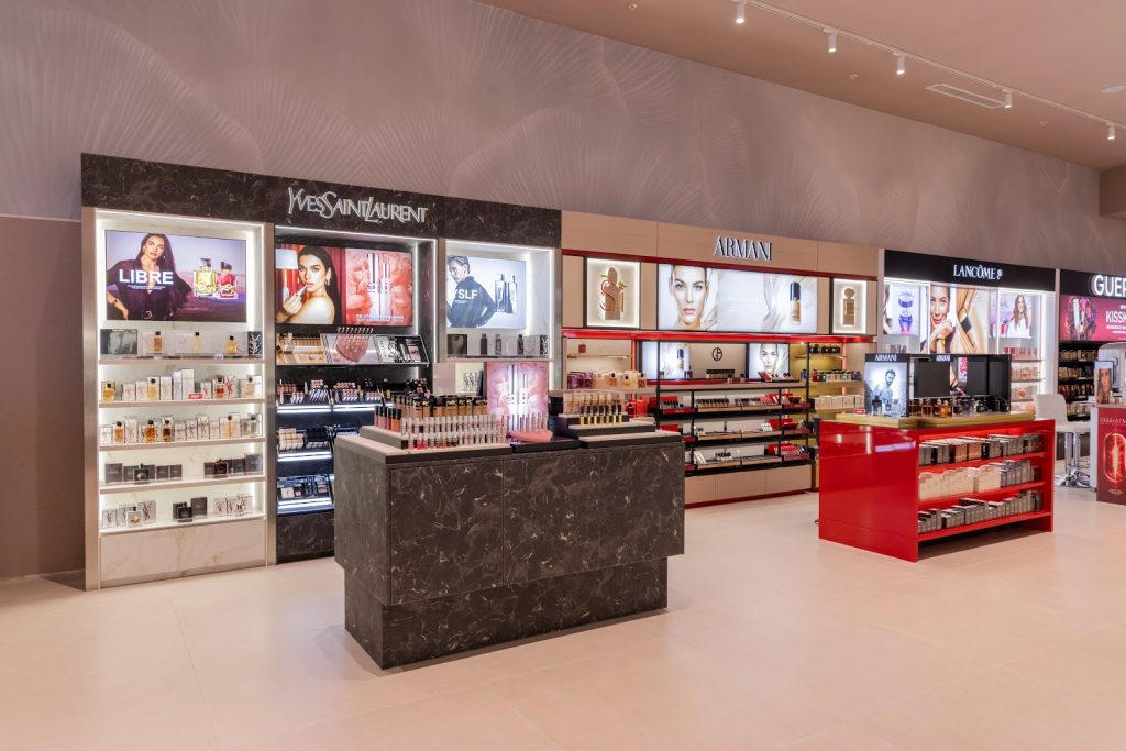 Brenda dyqanit EBC Cosmetics Prishtina Mall – zona Yves Saint Laurent